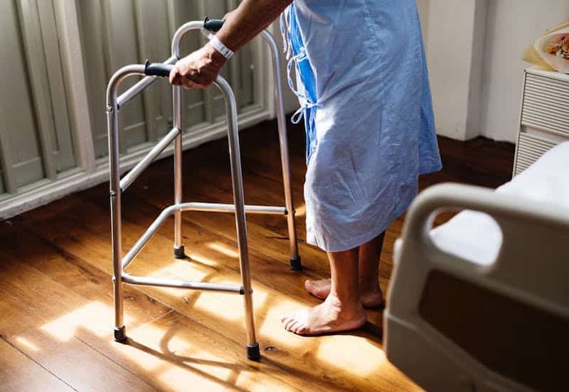 7 Evident Warning Signs of Nursing Home Elder Abuse and Neglect copy