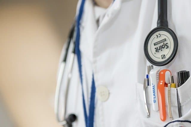 Tips and Tricks for Navigating the Healthcare Industry After an Injury 1 doctor 563428 640