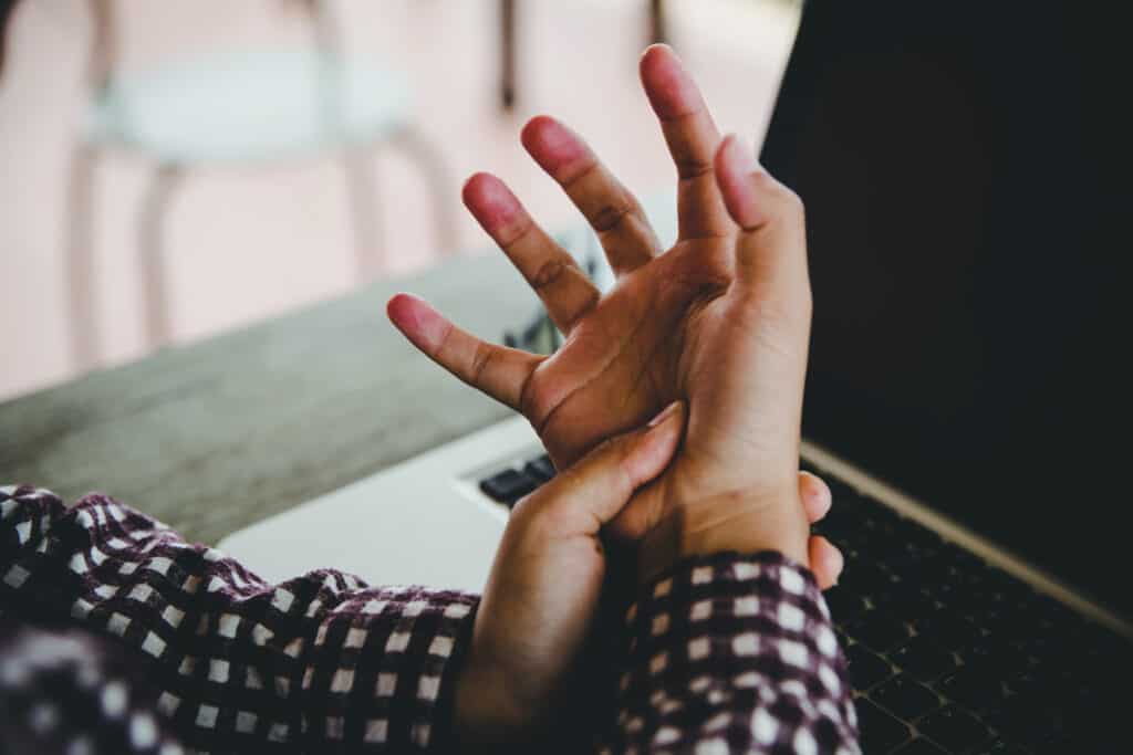 How To Manage Symptoms Brought By Tendonitis 1 AdobeStock 264305356