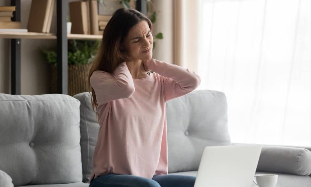 How to give yourself a neck and shoulder massage at home