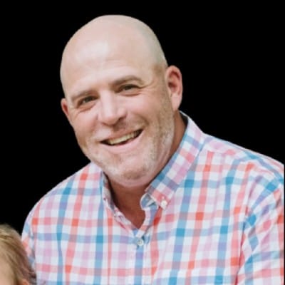 Randy Forman as Chief Commercial Officer