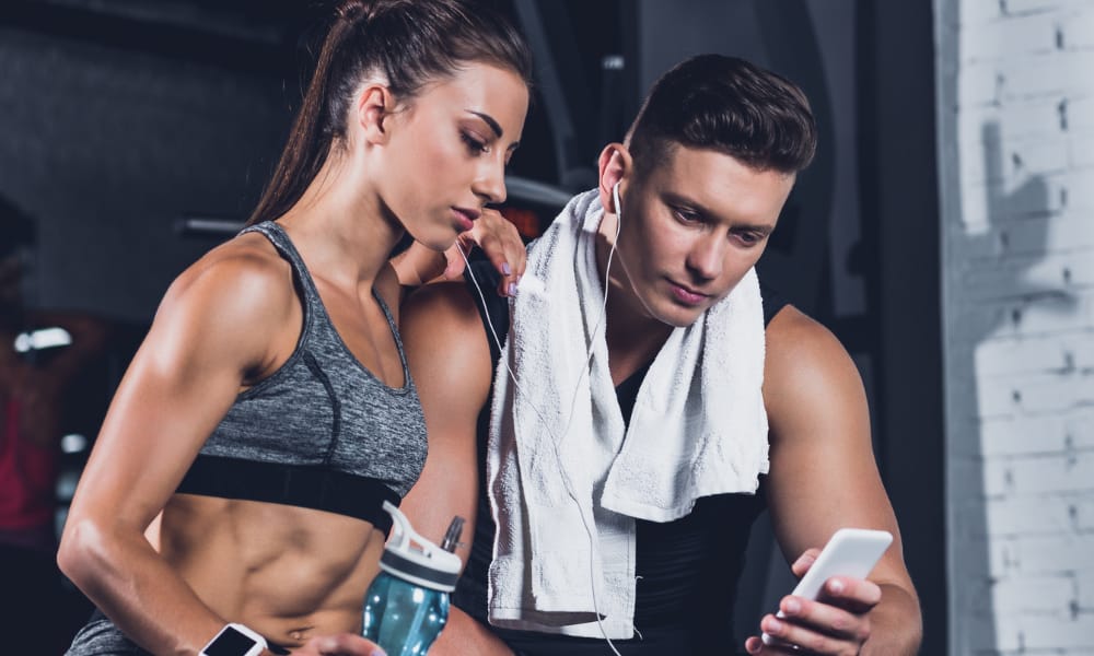 Lumen Reviews 2023: A Comprehensive Analysis of Metabolism Tracker 7 A person looking at a Lumen device, a handheld device that measures metabolic health