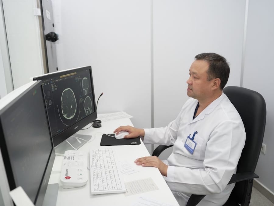 real 2bf8bf24 bef4 42a6 82e4 4d7c8e5c8170