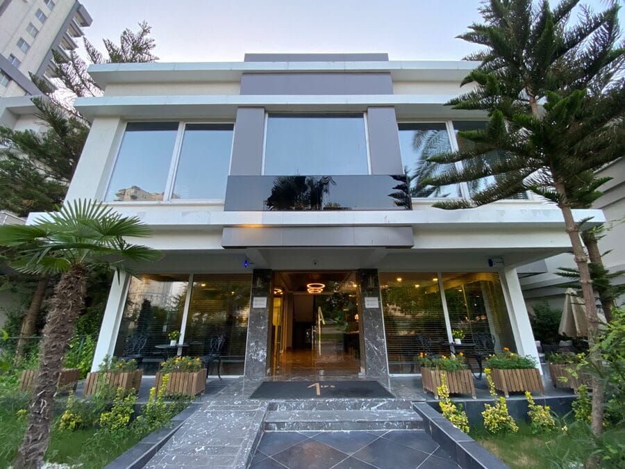 What Healthcare Leaders Should Look for in Cross-Border Dentistry 1 image2 copy